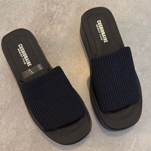 Cushionaire memory foam platform sandals in black size 9 New